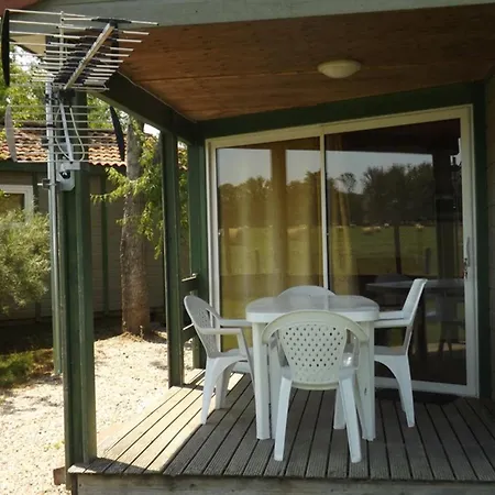Chalet 4 Pers Avec Piscine Chauffee, Terrasse Et Tv - - Fr-1-742-538 * Maurs